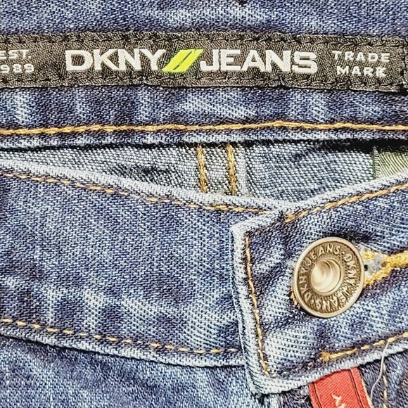 Vintage DKNY Sz 6 Women's Straight Jeans Med Wash Mid Rise Y2K No Stretch EUC - Picture 3 of 10